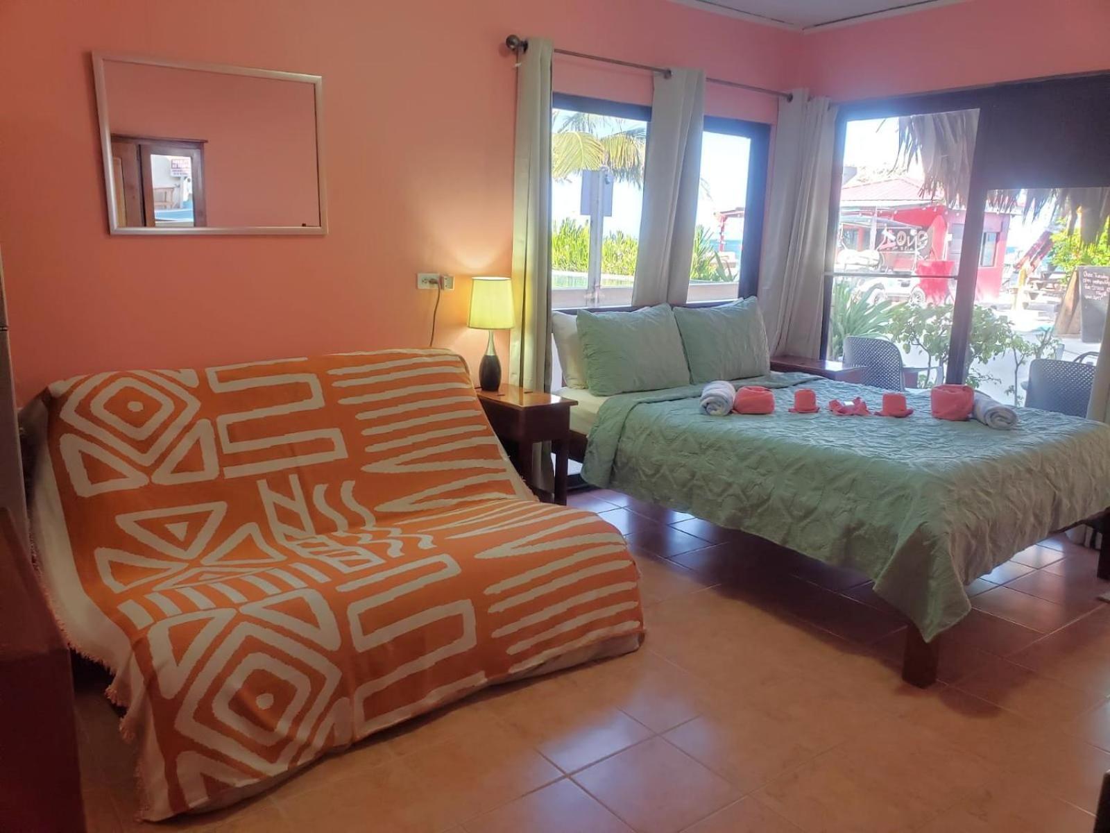 קיי קולקר Beach Club Condos At Popeyes מראה חיצוני תמונה